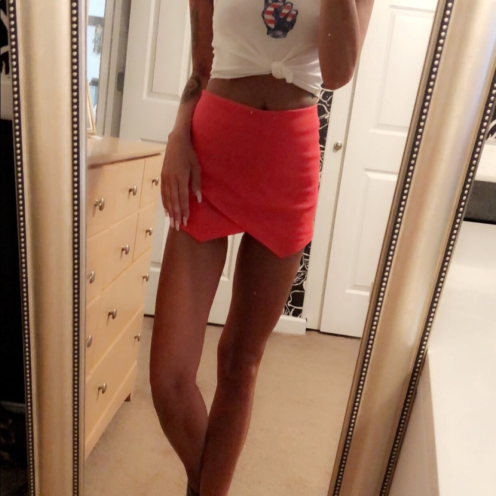 Red skort